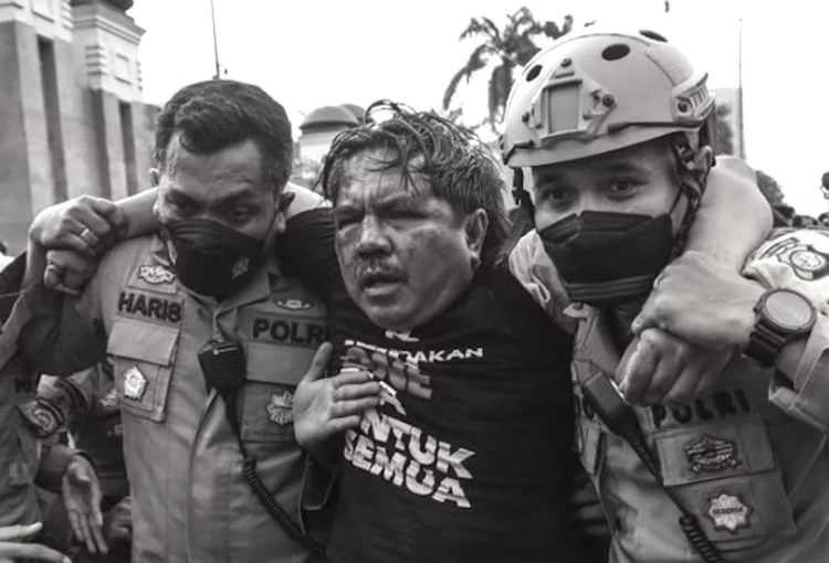 Kesaksian Kamerawan Ade Armando Soal Pengeroyokan di DPR: Dikeroyok Habis Pokoknya