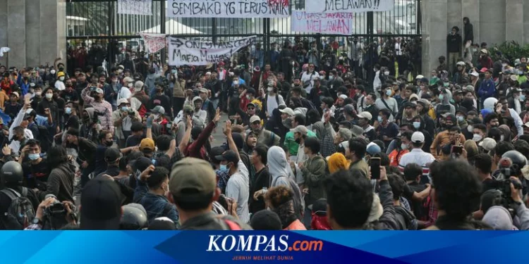 Setitik Noda di Demo 11 April: Ade Armando Dikeroyok dan Desakan Tangkap Pelaku