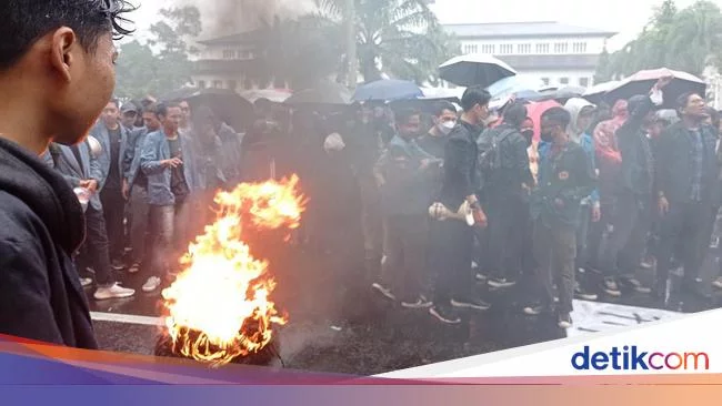 Jabar Hari Ini: Aksi Demo 11 April 2022-Kereta Anjlok di Garut