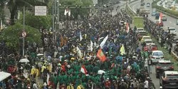 Diserang Pendemo 11 April, Perwira Polri Dilarikan ke Rumah Sakit