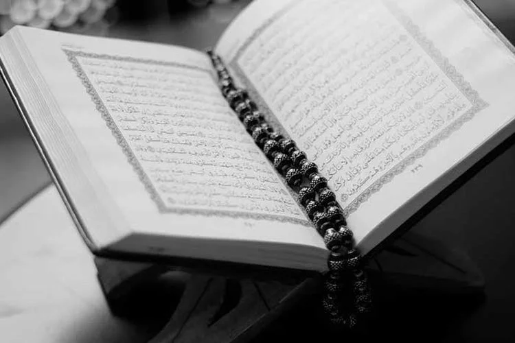3 Amalan Malam Nuzulul Quran, Peristiwa Bersejarah di Bulan Ramadhan