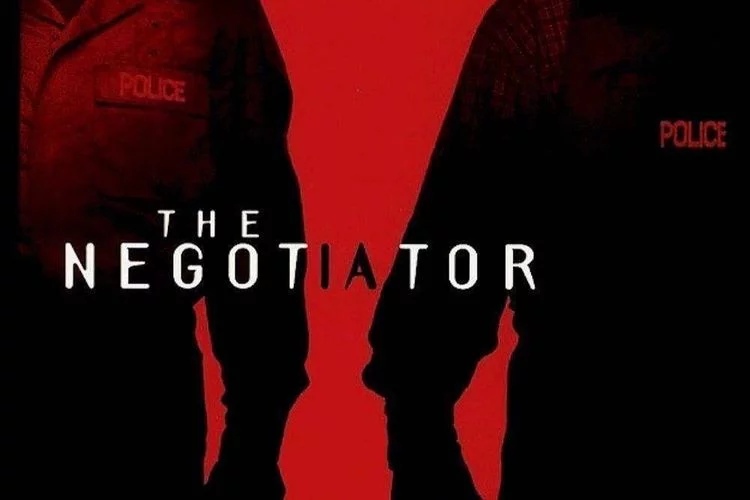 Sinopsis Film The Negotiator, Membongkar Konspirasi Dana Pensiun