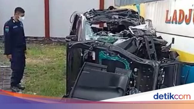 Detik-detik Kecelakaan Maut Mobil Personel Grup Debu di Tol Probolinggo