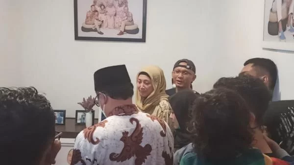 Almarhumah Ibunda Desy Ratnasari Dimakamkan di TPU Ciandam Kota Sukabumi selepas Magrib