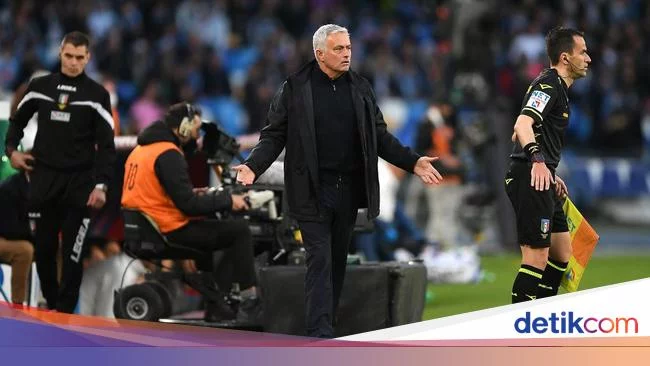 Roma Ditahan Napoli, Mourinho Keluhkan Wasit Lagi