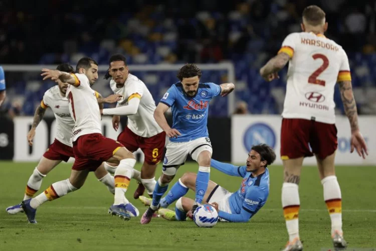 Napoli dan AS Roma sengit, hasil berakhir imbang