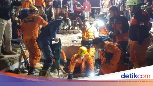 Minimarket di Banjar Ambruk, 3 Orang Tewas Terjebak Reruntuhan