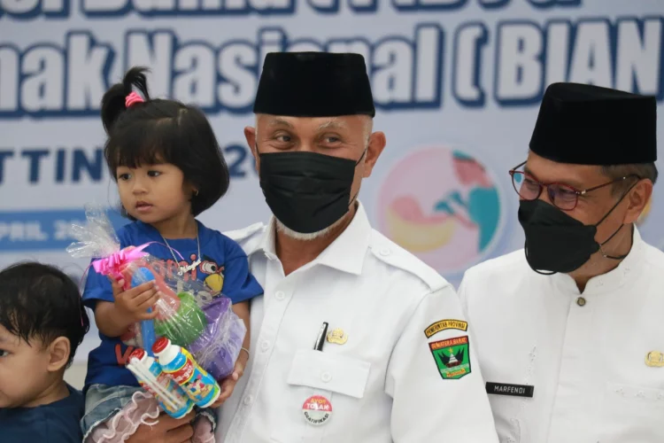 Tekan Penyebaran Penyakit pada Balita, Gubernur Sumbar Luncurkan Gebyar Pekan Imunisasi di Kota Bukittinggi