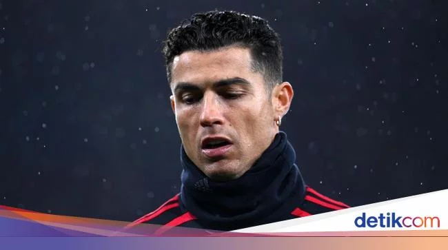 Pamer Foto Keluarga Terbaru, Ronaldo Gendong Putri Mungilnya