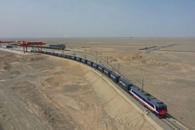 China Luncurkan Kereta Kargo Internasional Pertama