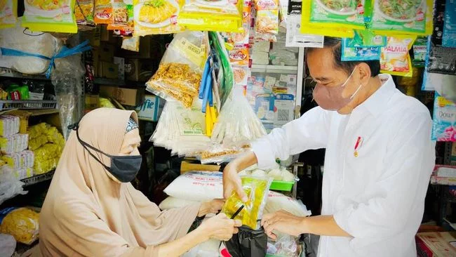 Jokowi Larang Ekspor CPO dan Minyak Goreng Mulai Kamis 28 April