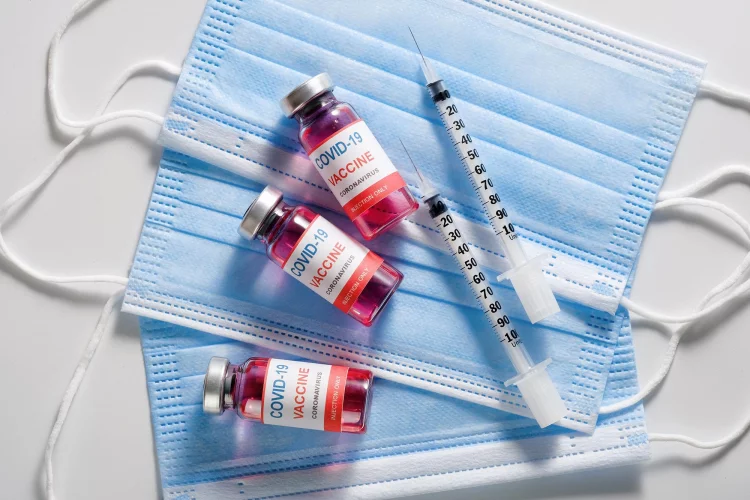 Perlindungan Vaksin Dosis Ketiga COVID-19 Terhadap Rawat Inap Berkurang Setelah 3 Bulan