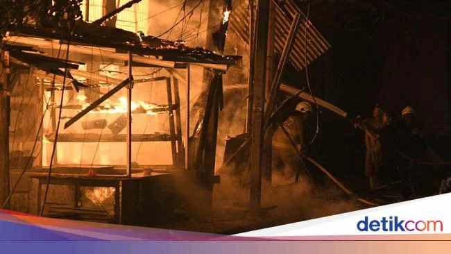 Kebakaran Pasar Gembrong Hanguskan Ratusan Bangunan, Ini Penyebabnya