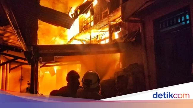Api Padam, Kebakaran Pasar Gembrong Jaktim Sedang Proses Pendinginan