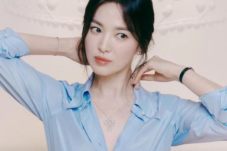 Wujud Cinta Mendalam Park Hyung Sik untuk Song Hye Kyo, Kirim Bunga hingga Foodtruck!