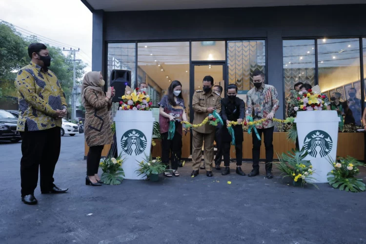 Resmikan Galeri Starbucks Di Kota Pendekar, Wali Kota Siap Gelar Event Internasional