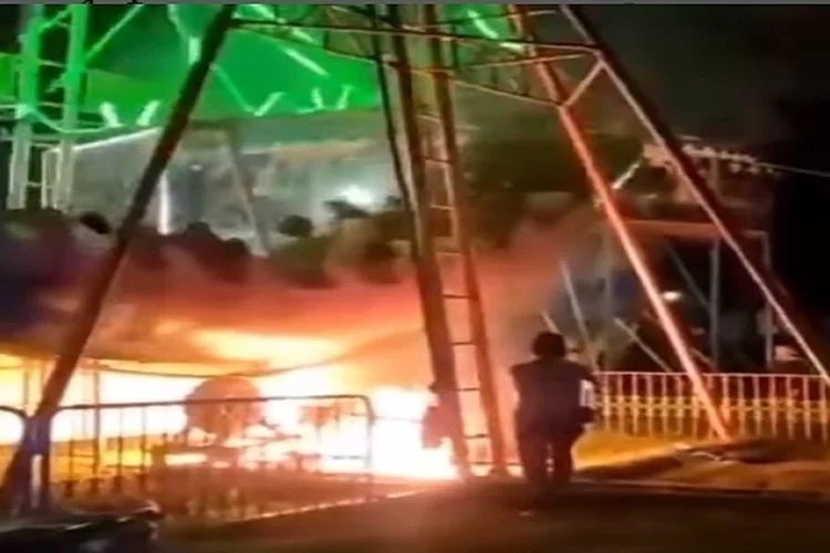 Viral! Peristiwa Mengerikan Kora-kora Terbakar, Penunggang Nyaris Terpanggang