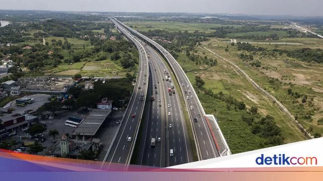 Padat Kendaraan, Tol Layang MBZ Arah Cikampek Ditutup Sementara