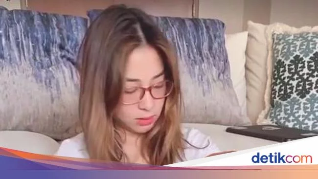 Bukan Cuma Cara Duduk, BB Nikita Willy yang Turun 7 Kg Juga Jadi Sorotan