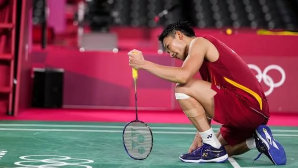 Badminton Asia Championship 2022: Tersingkir, Momota Keluhkan Venue dan Puji Chico Aura Dwi