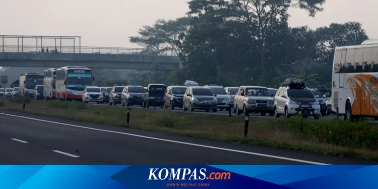 Tol Cipularang Macet Total Imbas One Way di Tol Jakarta-Cikampek Arah Semarang