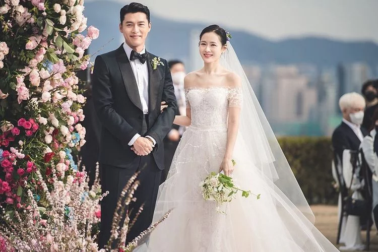 Pulang Honeymoon, Hyun Bin dan Son Ye Jin Mesra Banget saat Dipotret Wartawan, Bawa Kabar Baik?