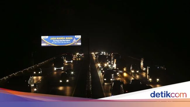 Cikampek Macet, One Way dari KM 47 Diberlakukan Sampai 08.00 WIB