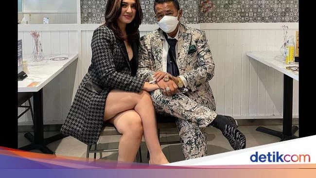 Hotman Singgung 'Nobody' Saat Dituduh Minta Eks Aspri Berpakaian Seksi