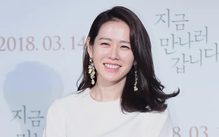 Son Ye Jin Dirumorkan Hamil Karena Gaya Busana dan Ucapan Hyun Bin di Bandara