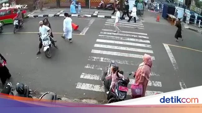 Viral 2 Pria Geber Motor saat Warga Salat Id di Cianjur, Polisi Bergerak
