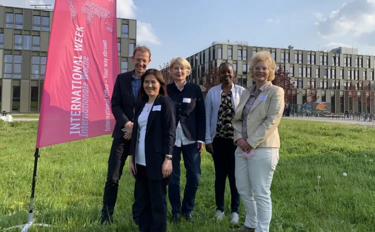 “Selamat datang lagi di Kampus Internasional!”: Pembukaan Pekan Internasional di Bielefeld University of Applied Sciences WIR