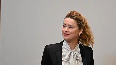 Amber Heard Melawan Johnny Depp, Bersaksi dari Awal Kenal hingga Alami Kekerasan