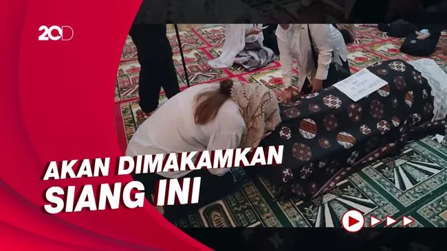 Momen Haru Nia Zulkarnaen Cium Jenazah Mieke Wijaya