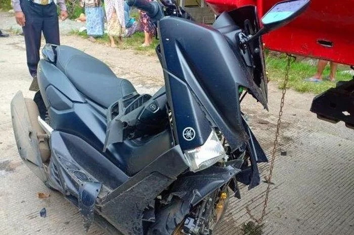 Adu Banteng Yamaha NMAX vs Mobil Pikap di Parepare, 2 Orang Tewas