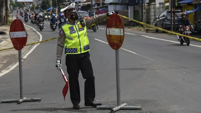 Penumpang Alphard Maki Polisi, Ujungnya Minta Maaf