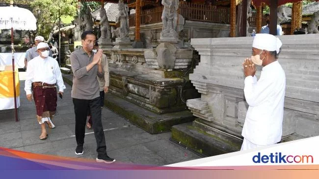 Kunjungi Pura Tirta Empul, Jokowi Titip Pesan Ini