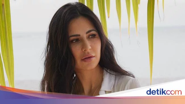 Foto Katrina Kaif Bareng Suami di Kolam Renang Bikin Heboh Fans