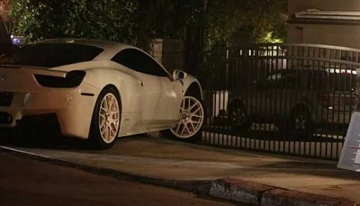 Justin Bieber Dilarang Membeli Mobil Ferrari?