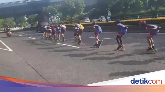 Komunitas Sepatu Roda Meluncur di Jalanan Jakarta Berujung Kena Tegur