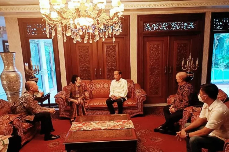 Usai Temui Hendropriyono, Jokowi Silaturahmi ke Founder Mustika Ratu Mooryati Soedibyo