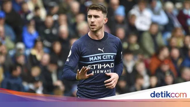 Bek Man City Ini Senang Tak Lagi Harus Uber Haaland