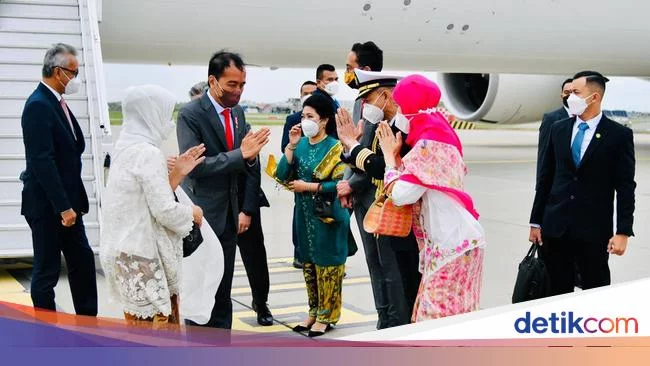 Presiden Jokowi-Rombongan Transit di Amsterdam Sebelum Bertolak ke Washington