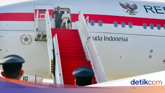 Jokowi dan Makna Kunjungan Kerjanya ke Luar Negeri Naik Garuda