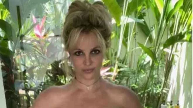 Foto Britney Spears Tanpa ‘Sehelai Benang’ Geger di Instagram