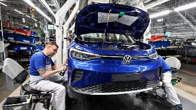 Elon Musk Sebut VW Produsen Mobil Listrik Terbesar Kedua Setelah Tesla