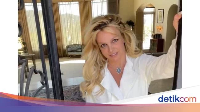 Britney Spears Foto Tanpa Busana Terus, Jempol Netizen 'Bergoyang'