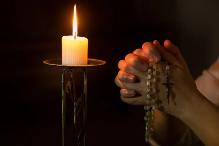 5 Ujud Doa Rosario Peristiwa Sedih Hari Ini Jumat 13 Mei 2022