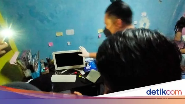 Polisi Geledah Kantor Pengekspor 121 Ton Minyak Goreng Ilegal di Surabaya