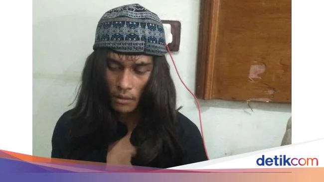 Aden Nyamar Pakai Wig-Peci Selama Pelarian Usai Bunuh Eneng Kulsum