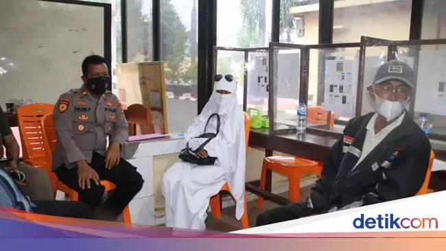 Polisi: Wanita Berpakaian Serba Putih Bikin Resah di Lampung Korban Pinjol